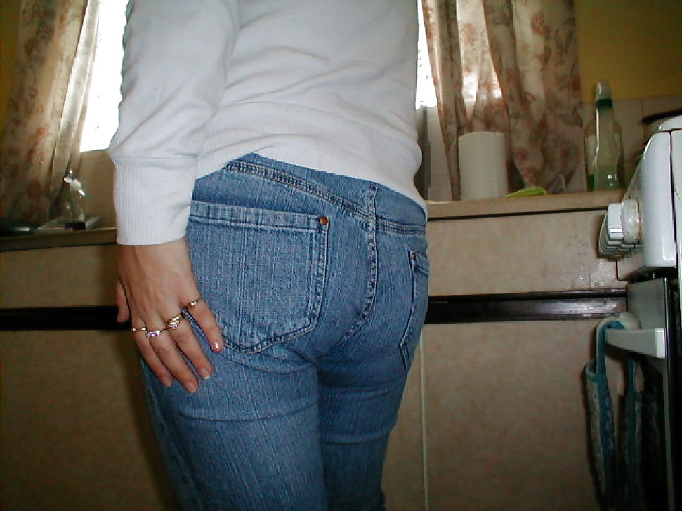 Free The wife's hot ass in sexy jeans photos