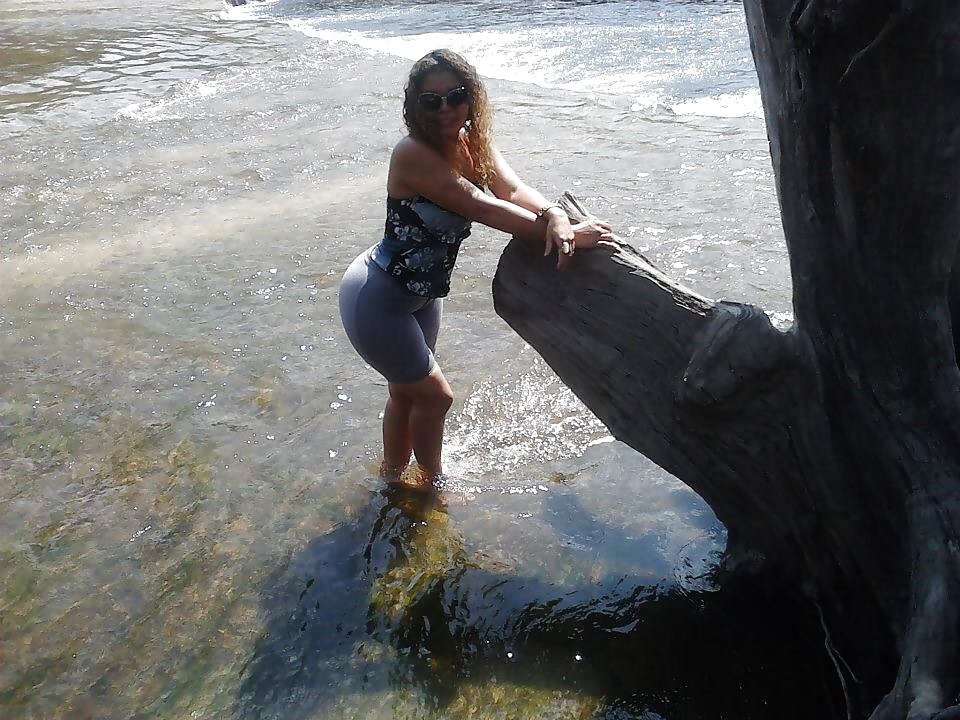 Free Puta,culona y fea del face (meyre) photos