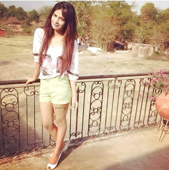 Free DESI INDIAN AUNTY photos