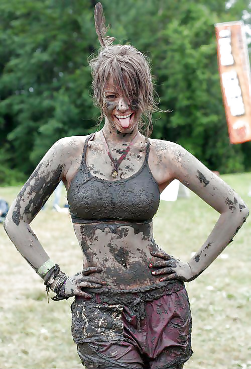 Free Sexy Mud Loving Babes photos