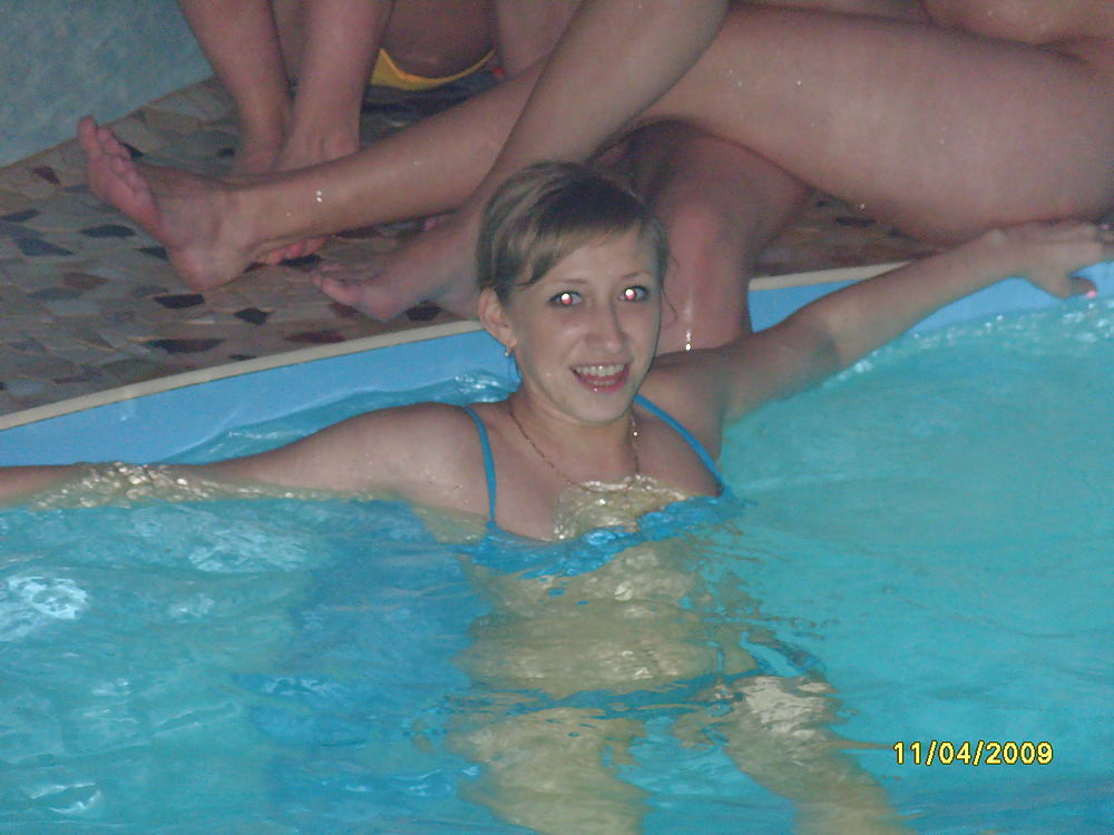 Free POOL BITCHES photos