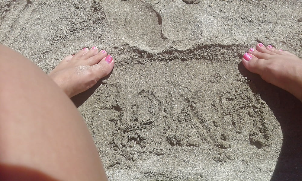 Free Pieds dans le sable a la plage photos