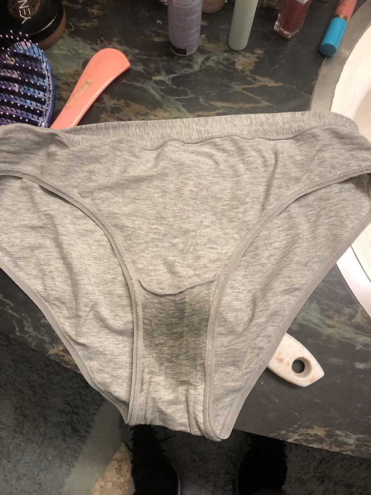Wife wet panties and ass - 13 Photos 