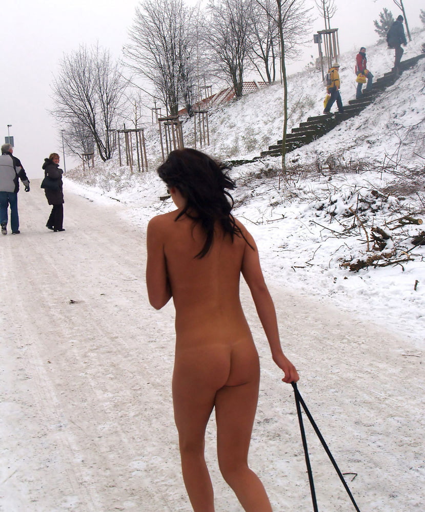 Nudist girl likes winter - 15 Photos 
