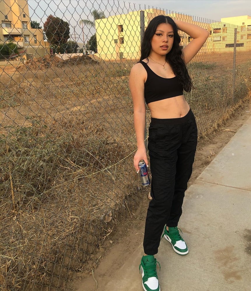 Lilly Perez Sexy Mexican and her friends - 28 Photos 