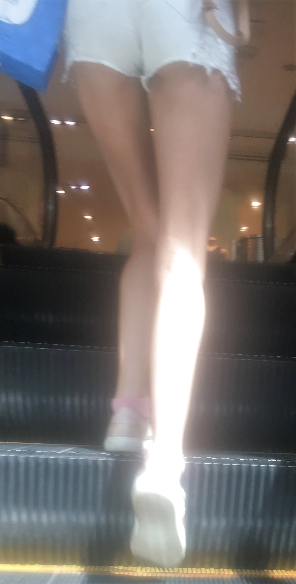 Free Tiny ass big tits mall teen photos