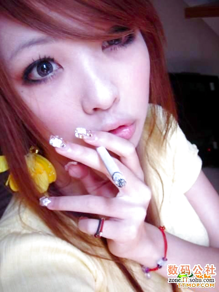 Free rauchende asiatische schoenheiten - smoking fetish asian 2 photos