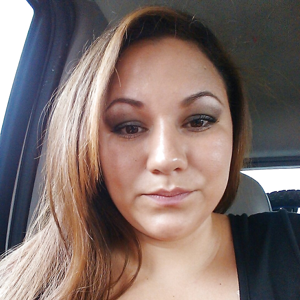 Free Stupid slut Daisy photos