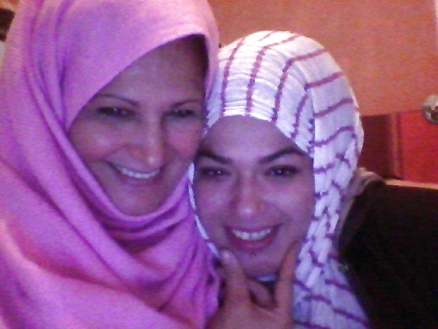 Free Arab lesbian webcam photos