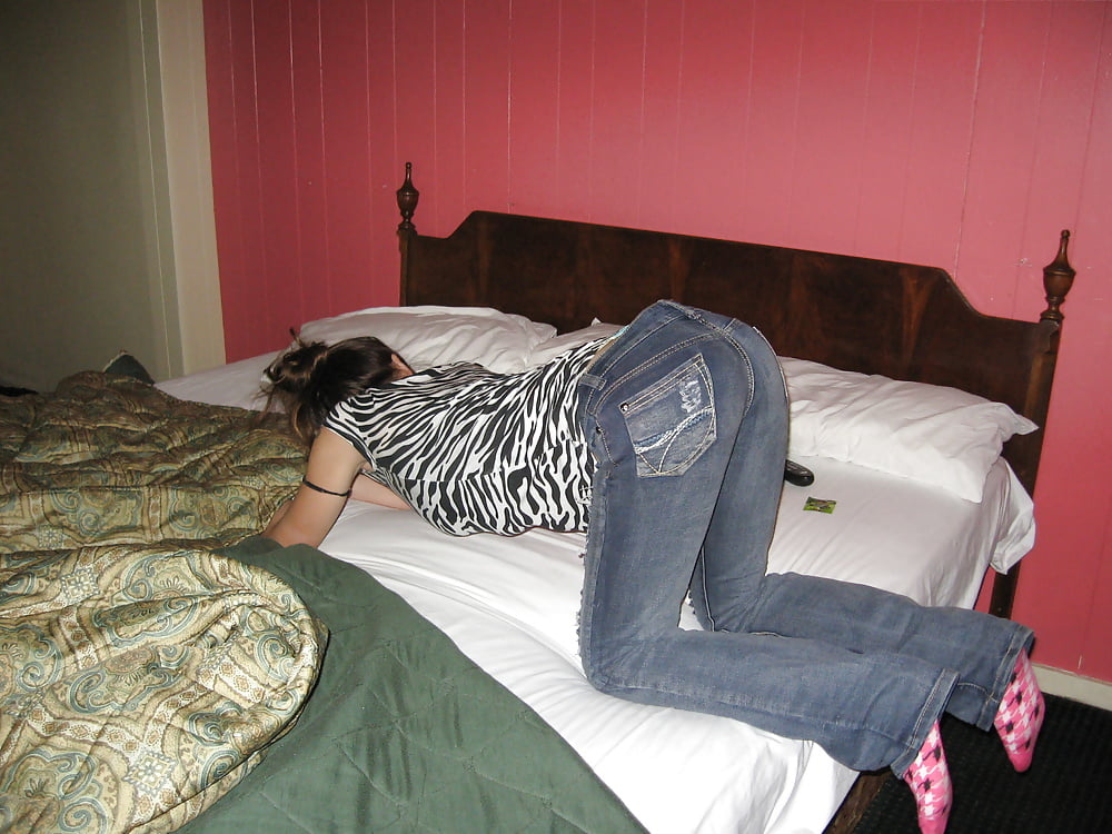 Free A nice ass in tight jeans photos