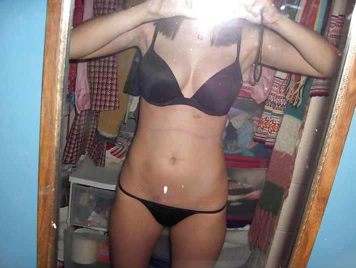 Free amateur selfshot cutie taking pics for her boyfriend photos