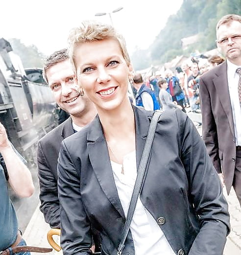 Free Facebook short haired hotties P3 photos