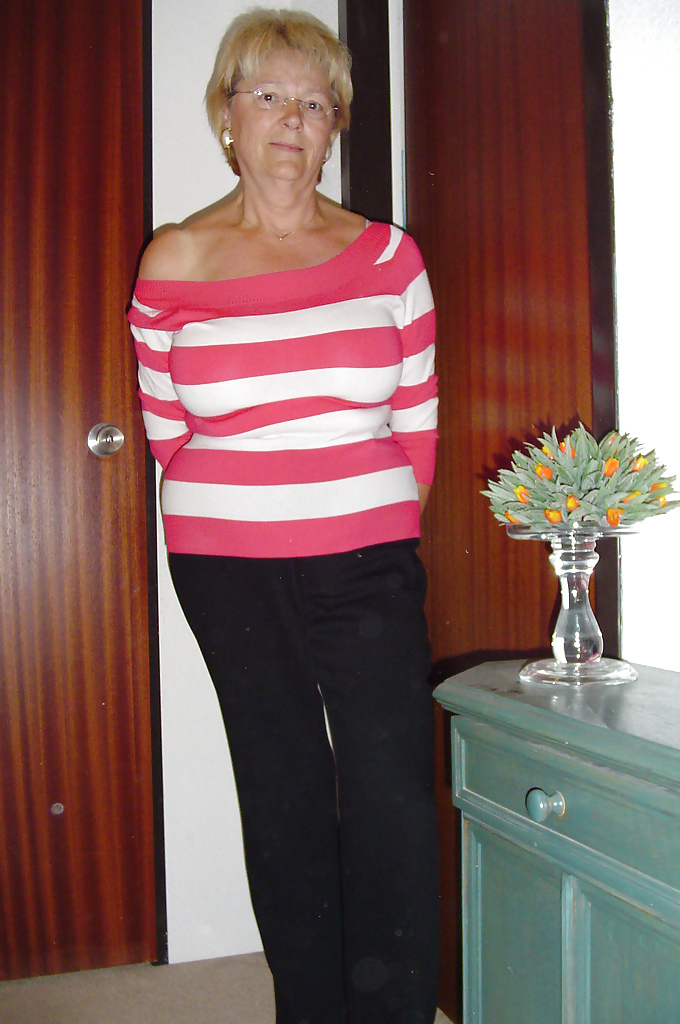 Free Dutch granny amateur (65 years old) photos