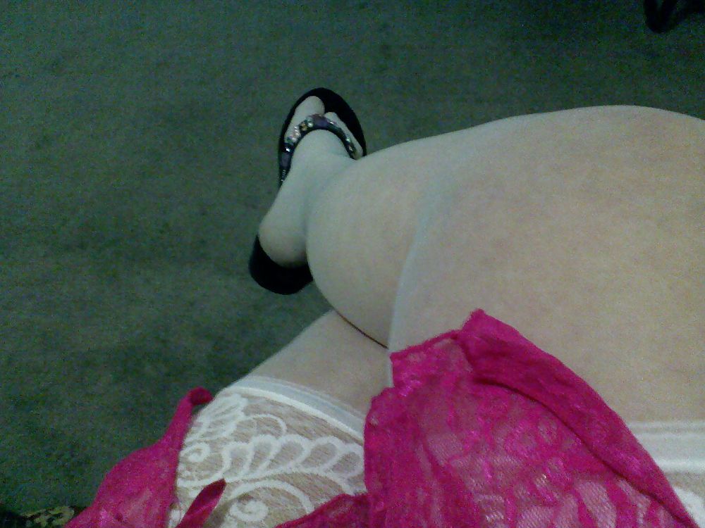 Free Chunky Gal in white thigh highs and hot pink lingerie photos