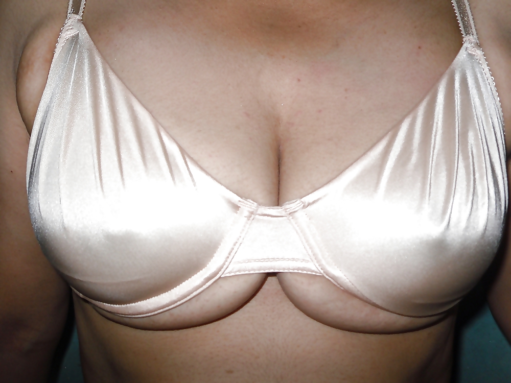Free Breast poses - by Careena photos
