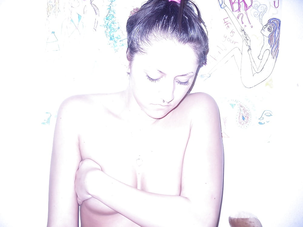 Free Teen Slut Posing Like A Pro photos