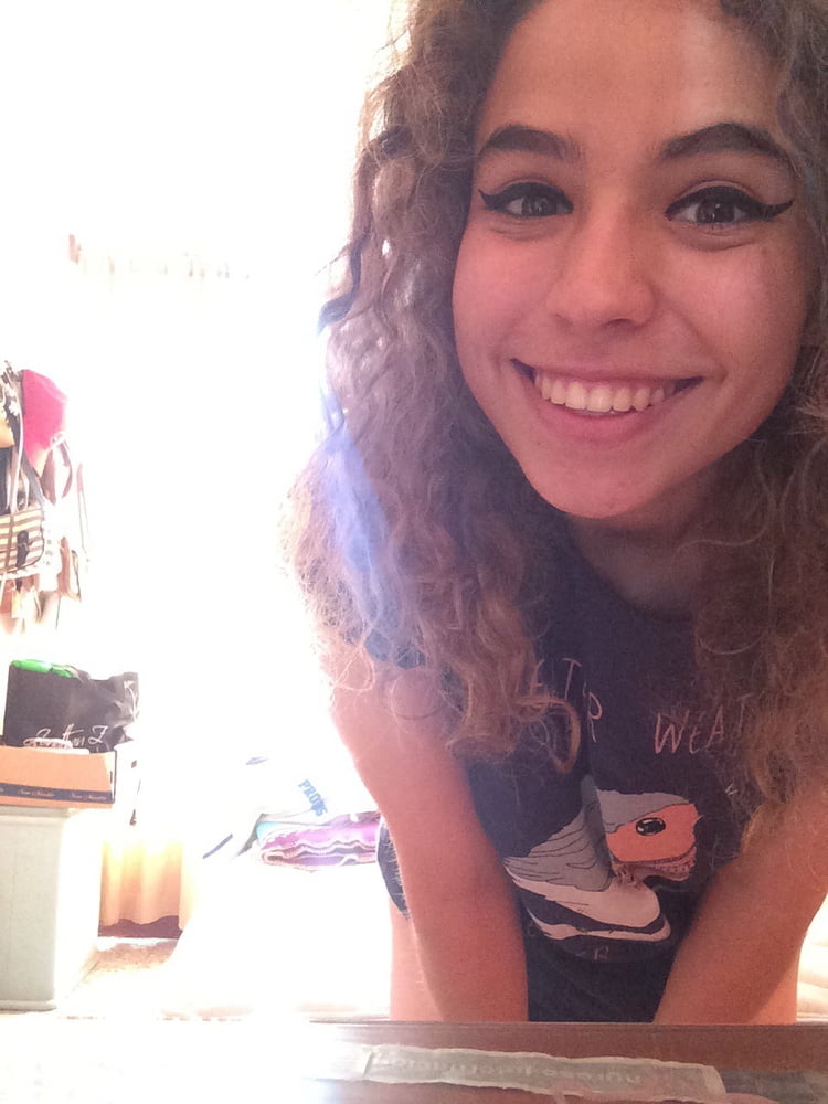 Free March 2019 Latina Teen Selfies photos