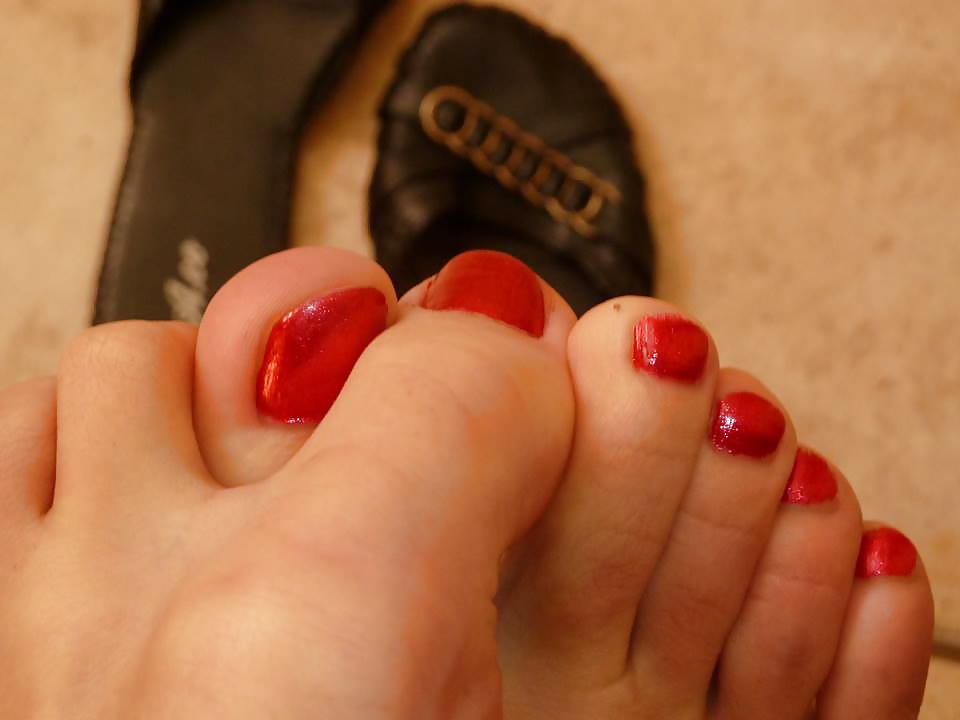 Free Sexy Red toes photos