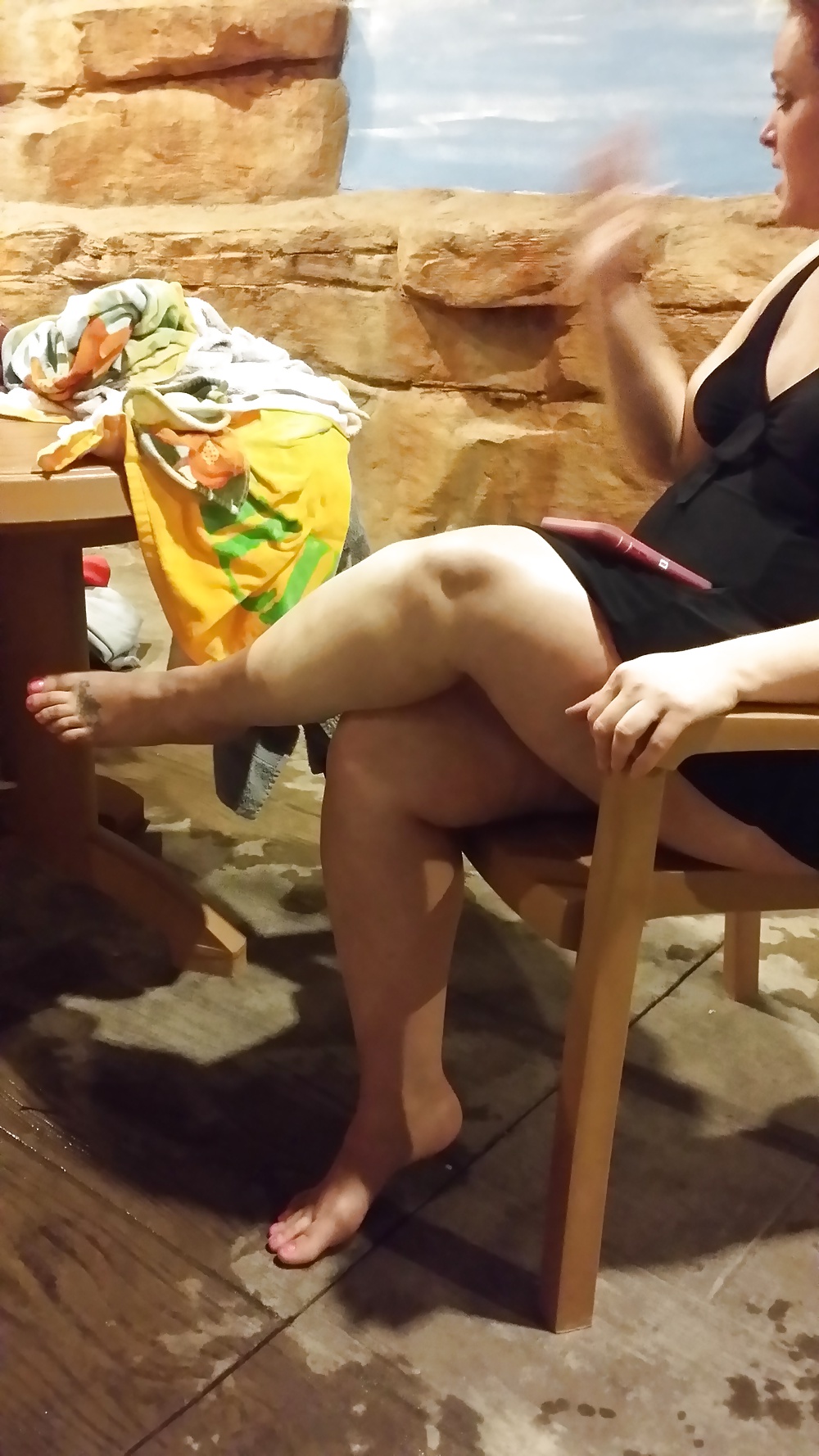 Free My Thick Legs and Feet 2 photos