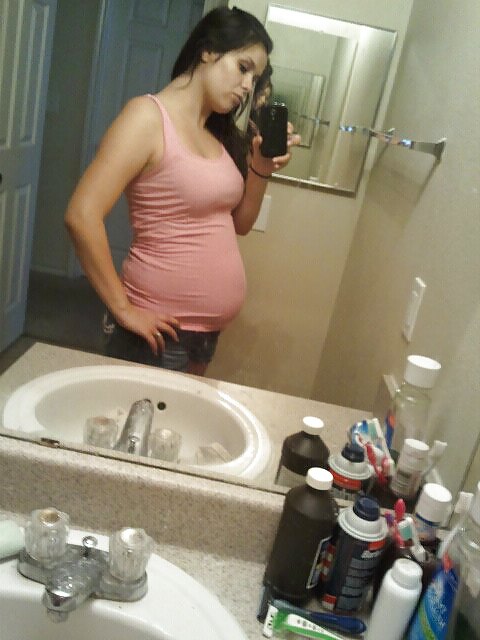 Free Pregnant FB MILF photos