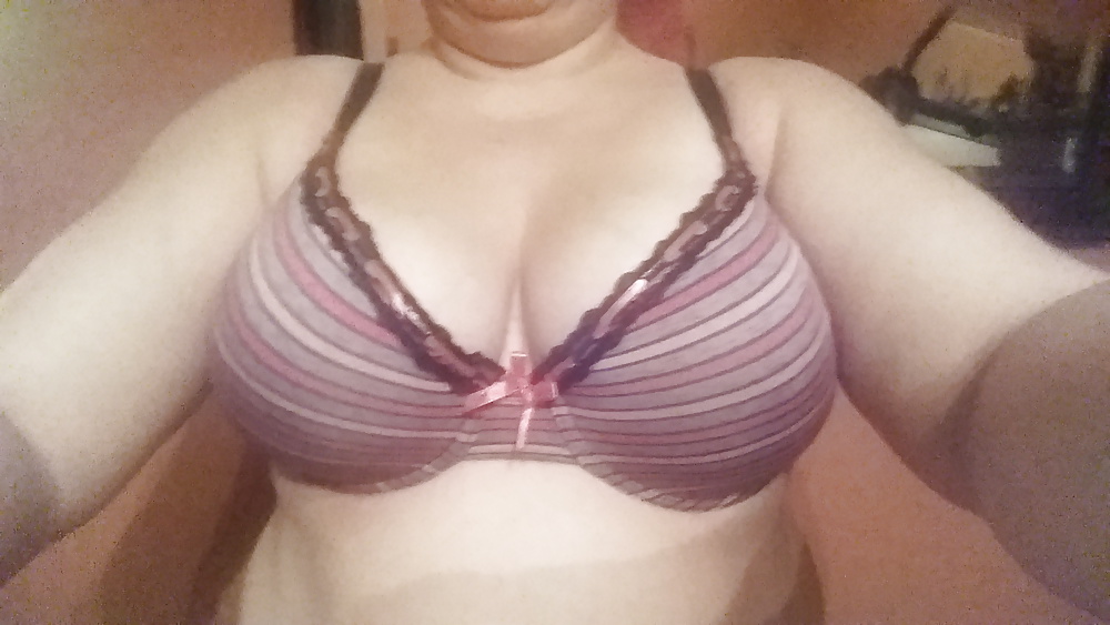 Free My gf in bra photos