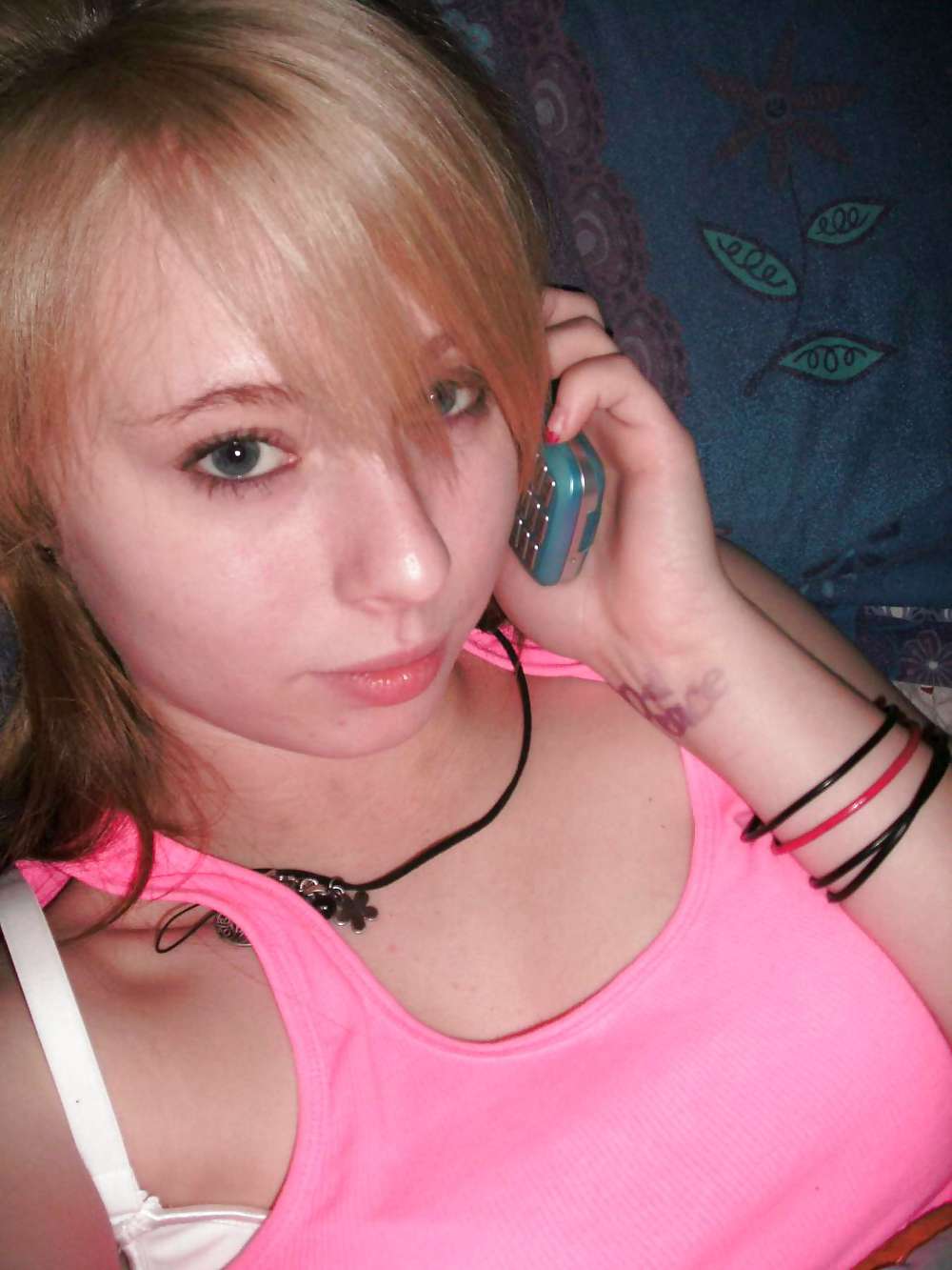 Free Hot teen girl selfshoot photos