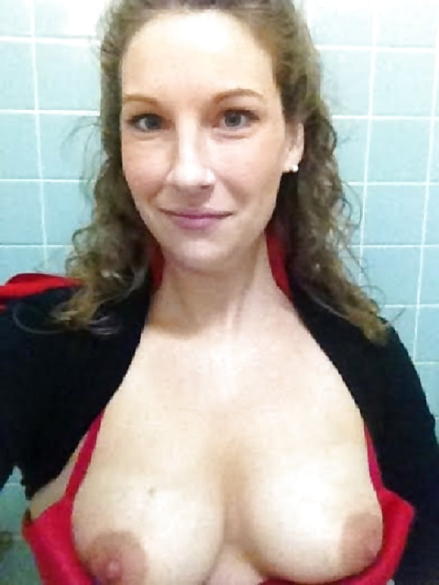 Free Brunette slut selfies photos