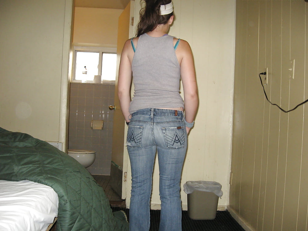 Free A nice ass in tight jeans photos