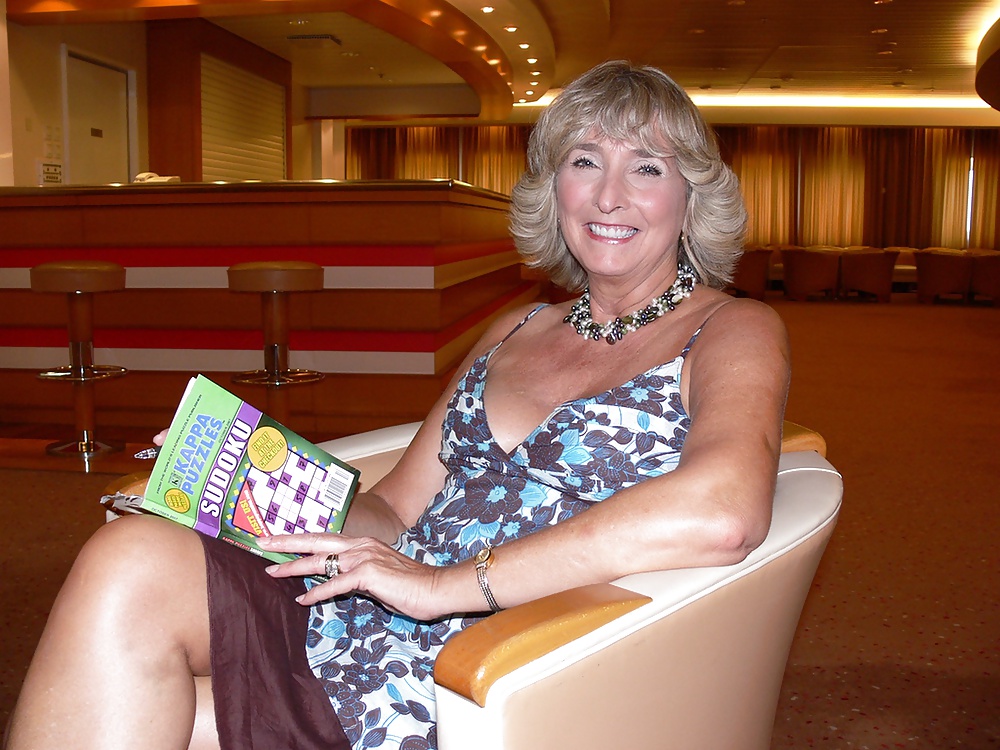 Free Horny Granny Loves To Pose photos