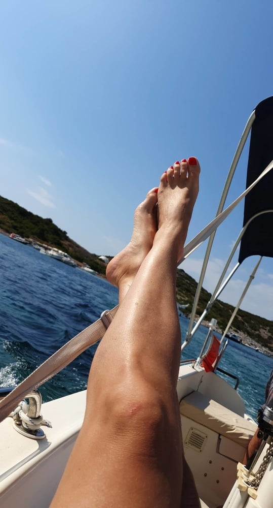  Turkish MILFS Mom Beautiful Legs Feet Seray Sever - 32 Photos 