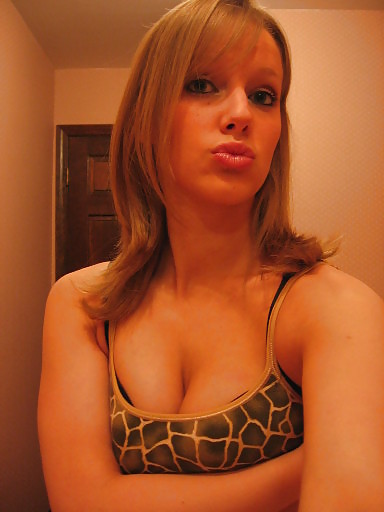 Free Teen showing herself photos