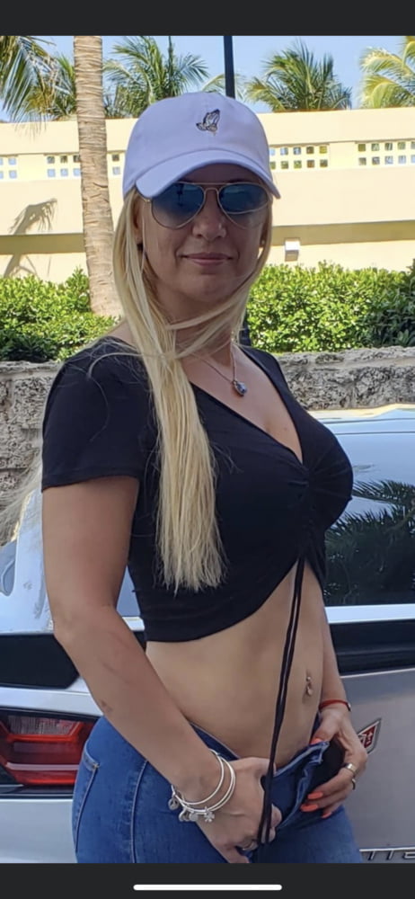 Sexy Italian Blonde Mature - 24 Photos 