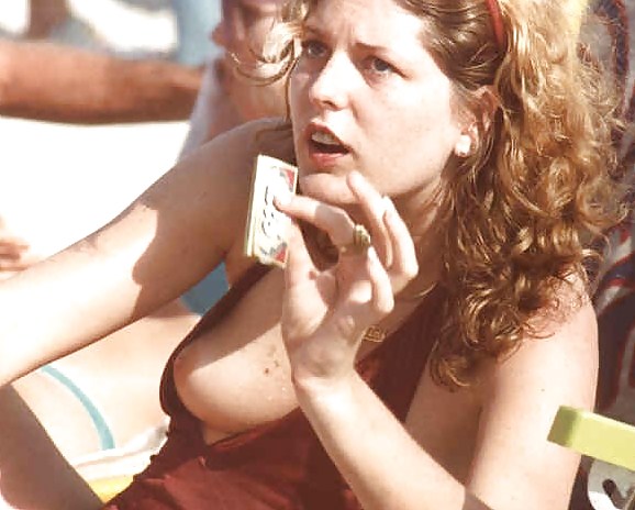 Free Pussy at the beach photos