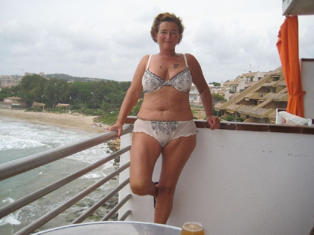 Free Big Tits Big Ass Amateur Mature MILF - Wife - GILF - Granny photos