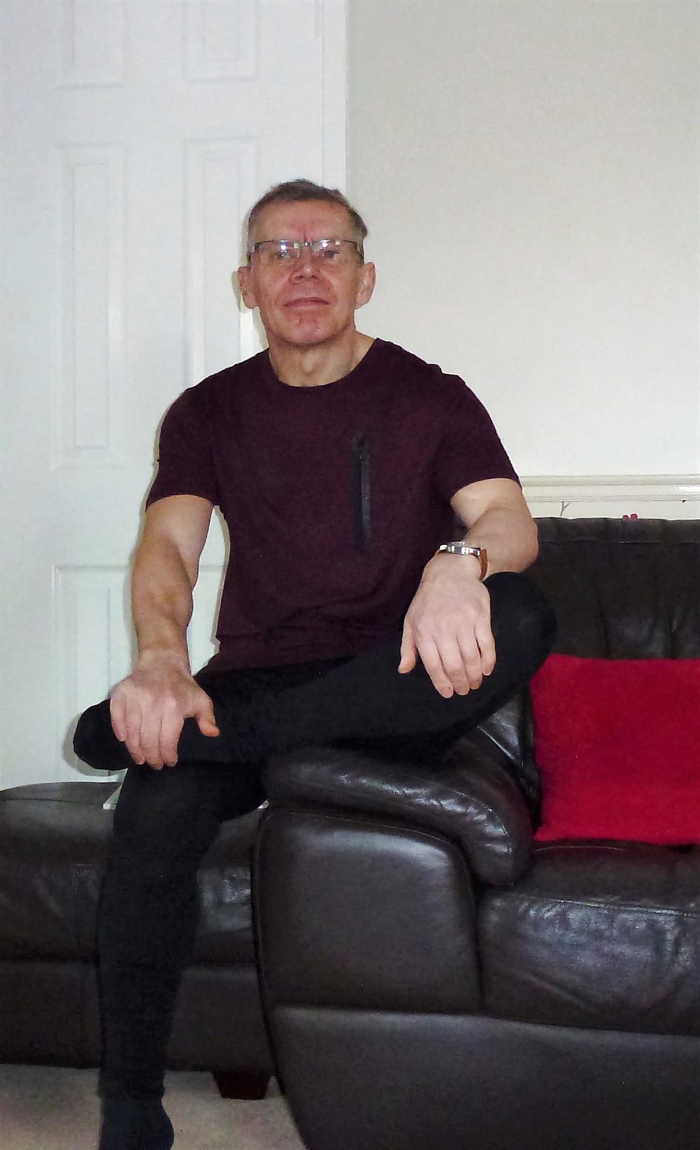 Free Black leggings and wine coloured top photos