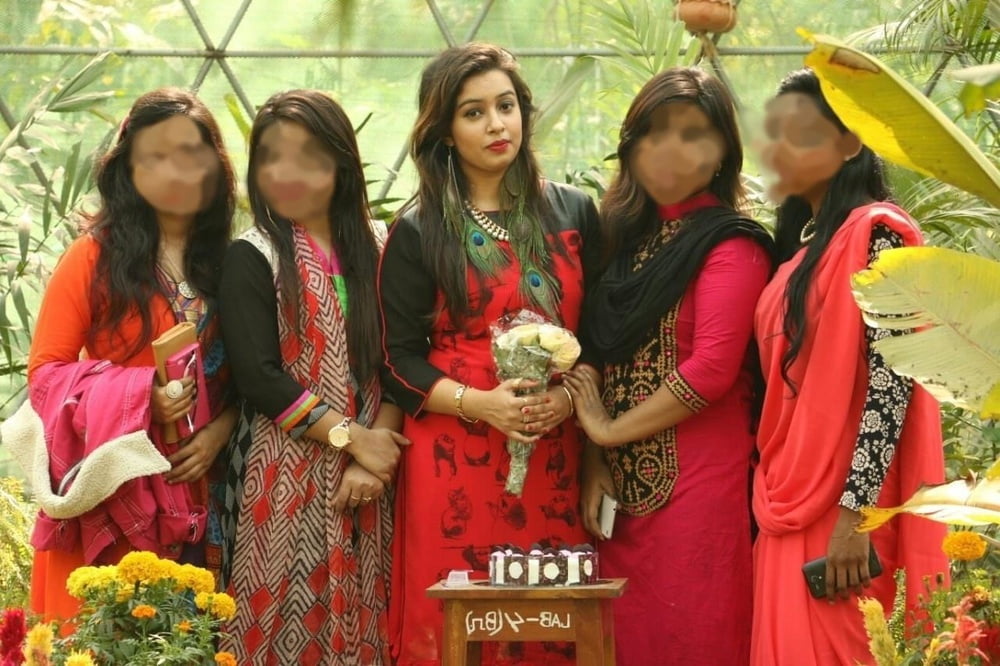 Pakistani Cute Teen - Strips & Groped - leaked photo #324283691