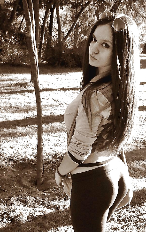 Free Macedonian and Serbian girls in yoga pants 2 photos