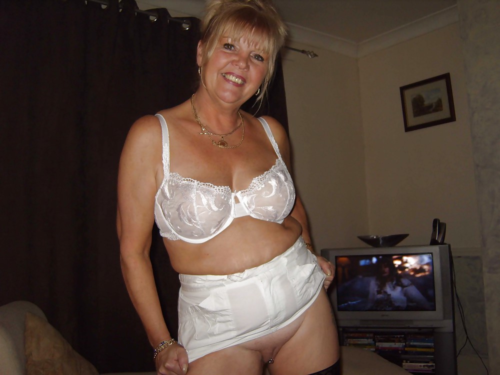 Free Only the best amateur mature ladies.11 photos