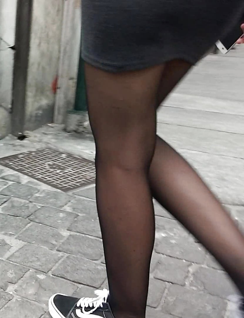 Free Beauty Legs With Black Stockings (babes) candid photos