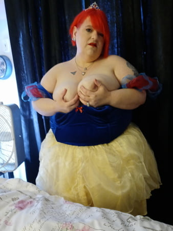 raven plays dress up         