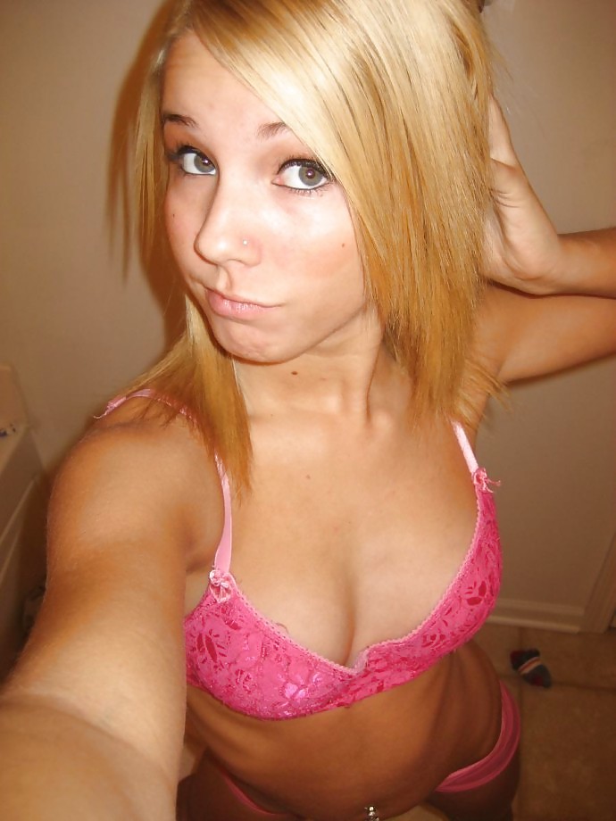 Free Cute Homemade Selfshot Teen photos