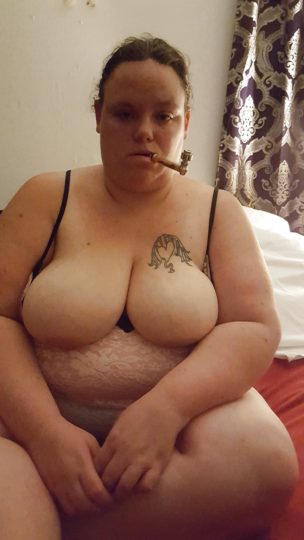 Free wifey with her pipe. photos