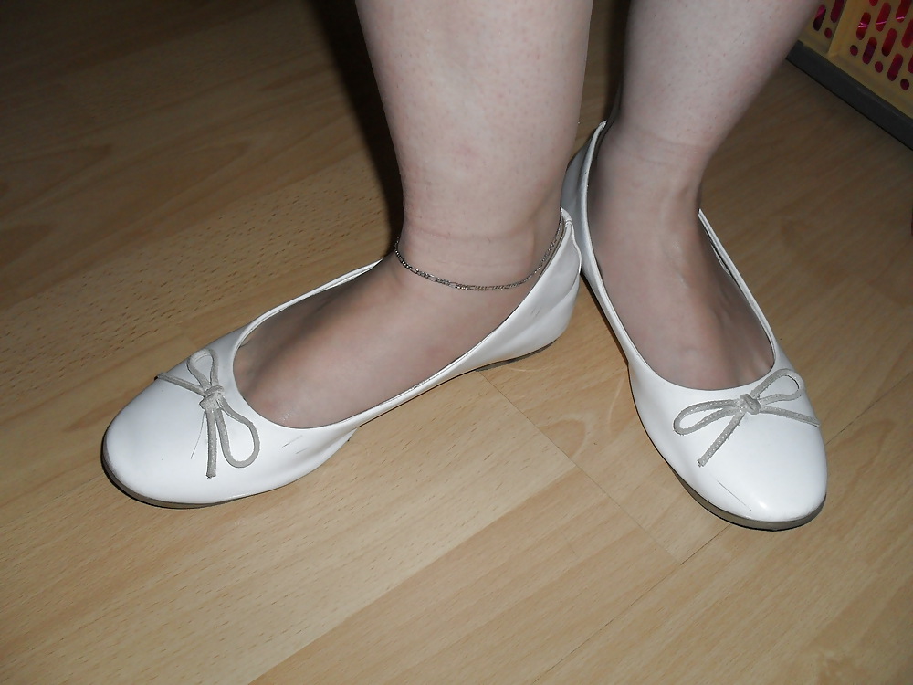 Free Wifes high heels shoes flats ballerinas feet 1 photos