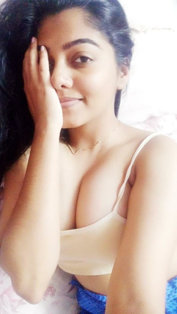Prettiest Desi Indian Whore Exposes Boobs - 14 Photos 