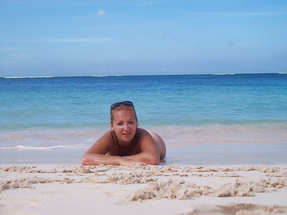 Free Young Couple on Vacation photos