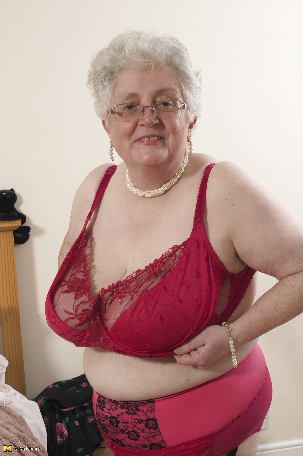 Пожилые женщины с большой грудью фото