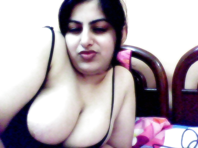 Free INDIAN DESI MILF REAL FROM THE UK photos