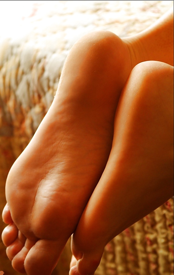 Free Sexy girls FEET found online photos