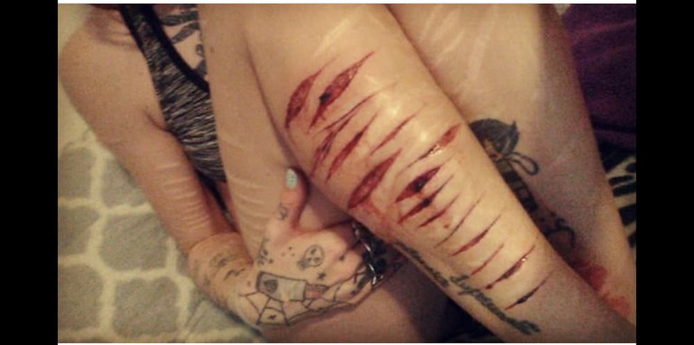 Free Suicidal Slut photos