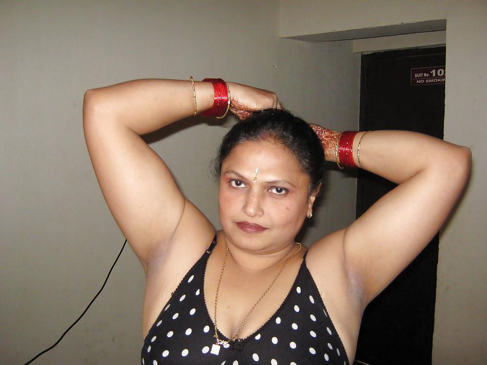 Free HOT INDIAN MATURE photos